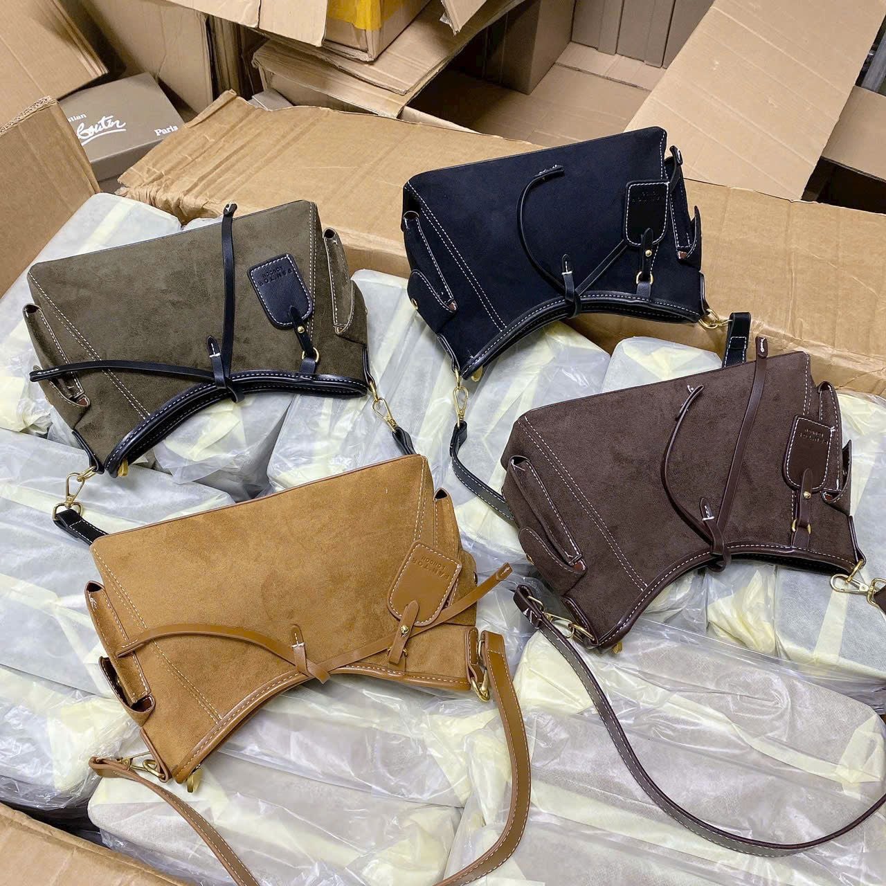  Túi xách nữ tote bản to da lộn đeo chéo tặng charm thỏ 