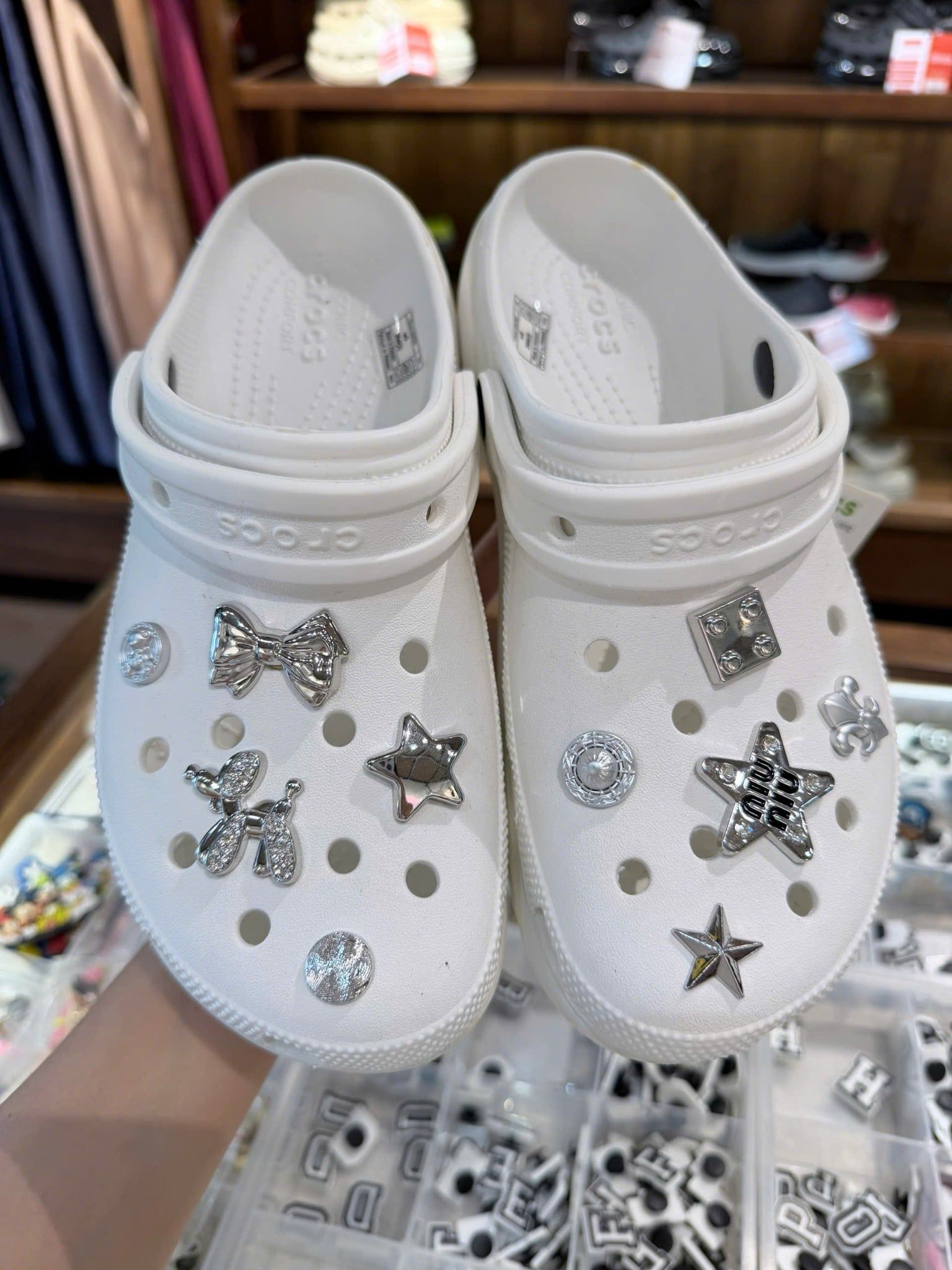  Set Jibbitz charms sticker giả kim vàng bạc cá tính gắn dép sục 