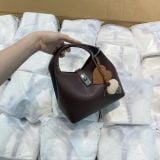  Túi xách bucket charm que kem nữ 