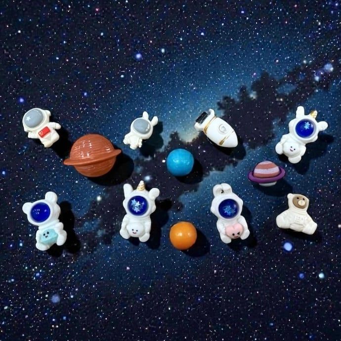  Jibbitz charms sticker 3D nhựa cứng phi hành gia, vũ trụ gắn trang trí dép sục cross 