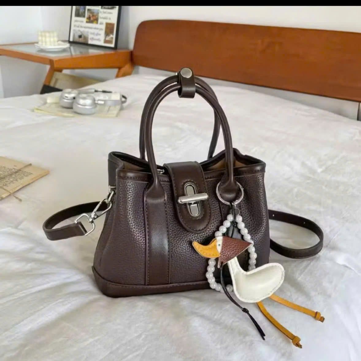  Túi xách mini công sở kèm charm vịt mix ngọc 