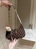 Túi xách nữ thời trang kiểu dáng Baguette vintage chấm bi nâu kèm charm gấu 