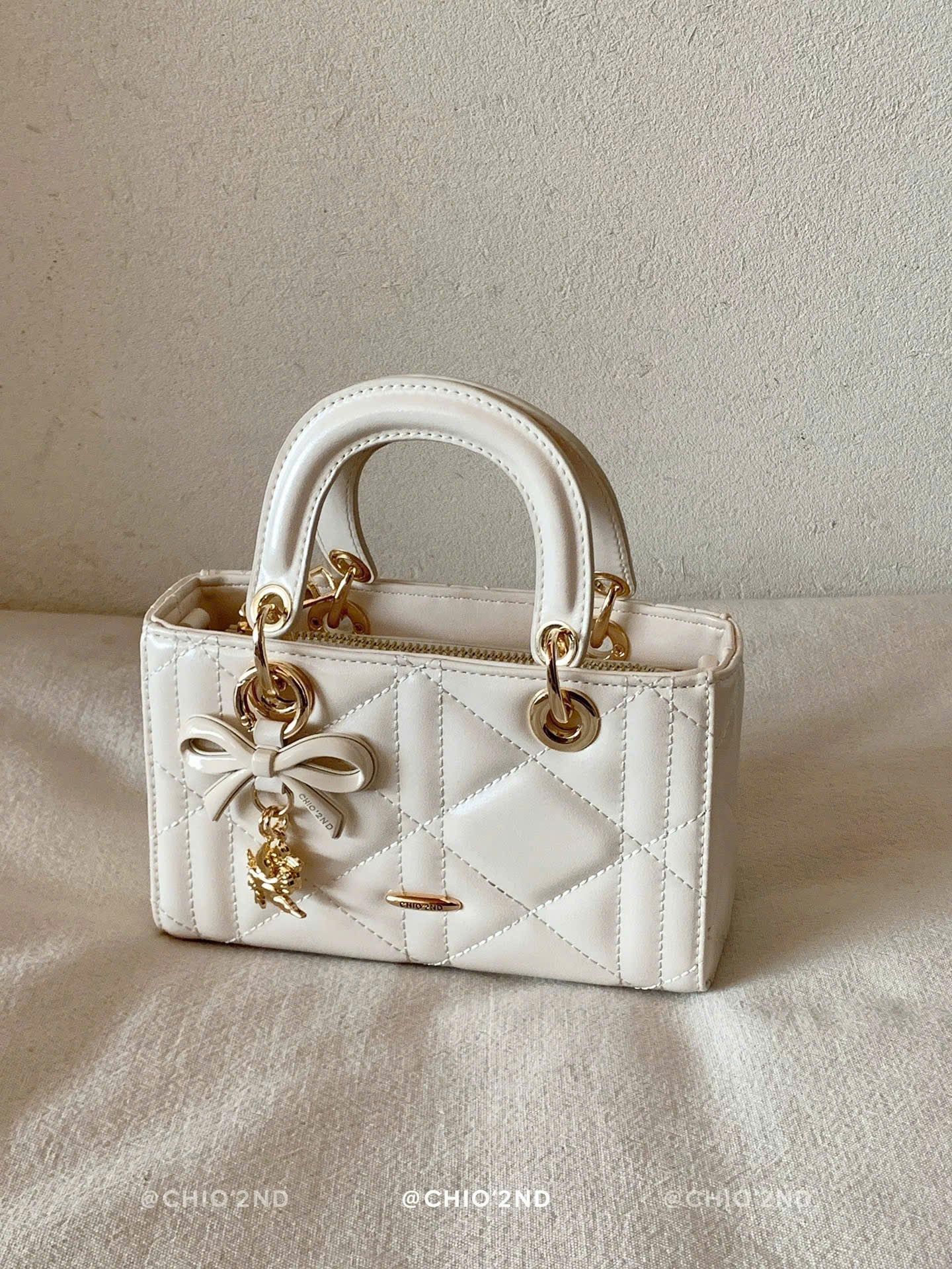  Túi xách nữ chio2nd chất liệu da ô kẻ vuông kèm charm 