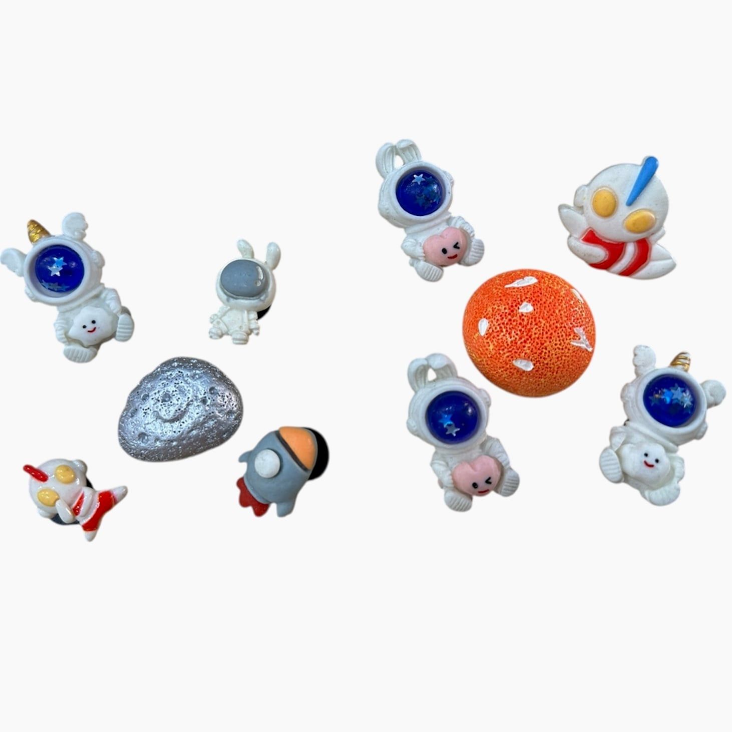  Jibbitz charms sticker 3D nhựa cứng phi hành gia, vũ trụ gắn trang trí dép sục cross 