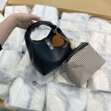  Túi xách bucket charm que kem nữ 