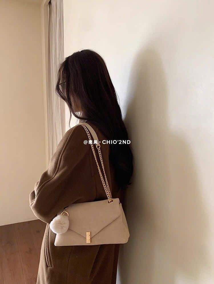  Túi chio'2nd da lộn dáng có nắp nữ 