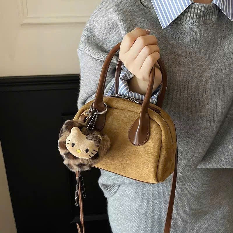  Túi da lộn charm Kitty - dáng trống nữ 