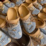  Dép sục Dinas Classic phối jean vintage đính đá thủ công nam nữ 