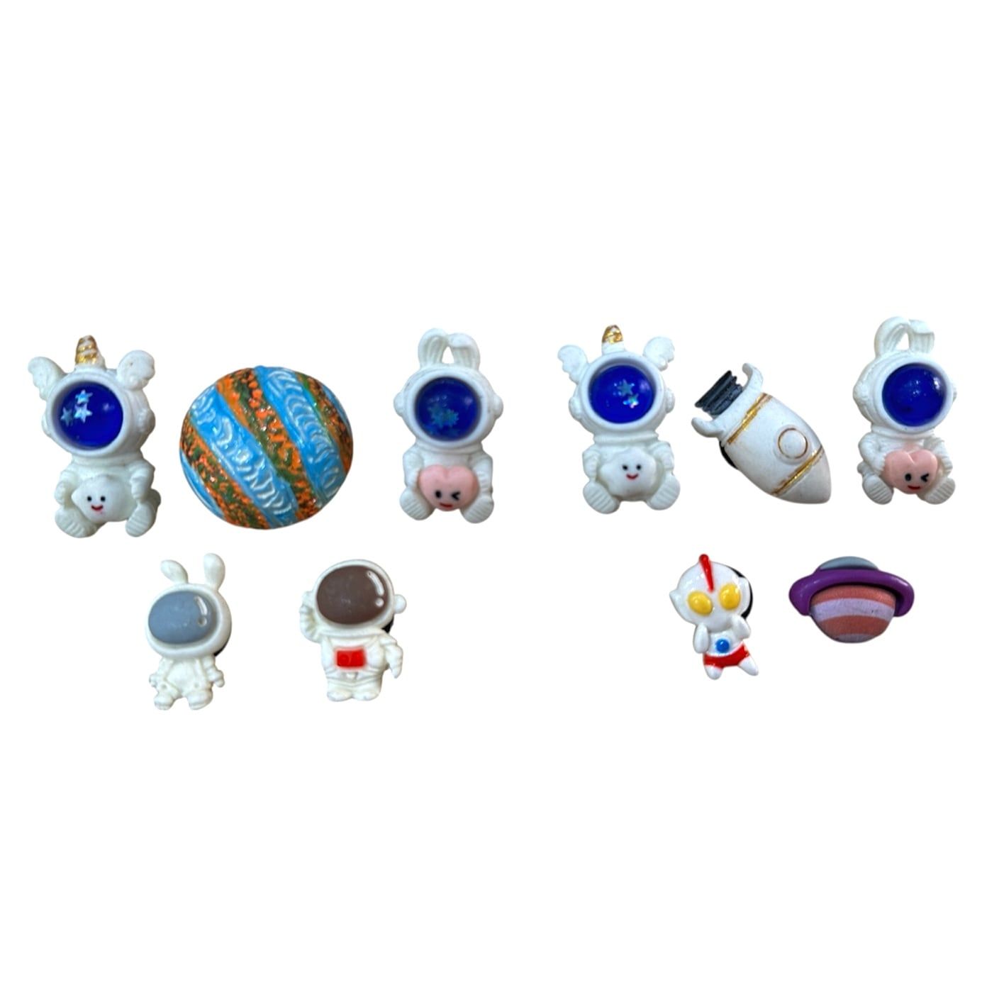 Jibbitz charms sticker 3D nhựa cứng phi hành gia, vũ trụ gắn trang trí dép sục cross 