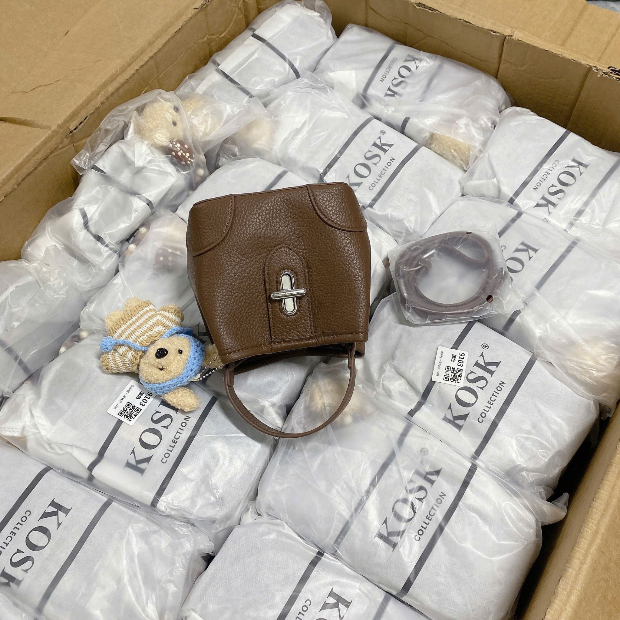  Túi khoá xoay bản mới tặng kèm charm nữ 