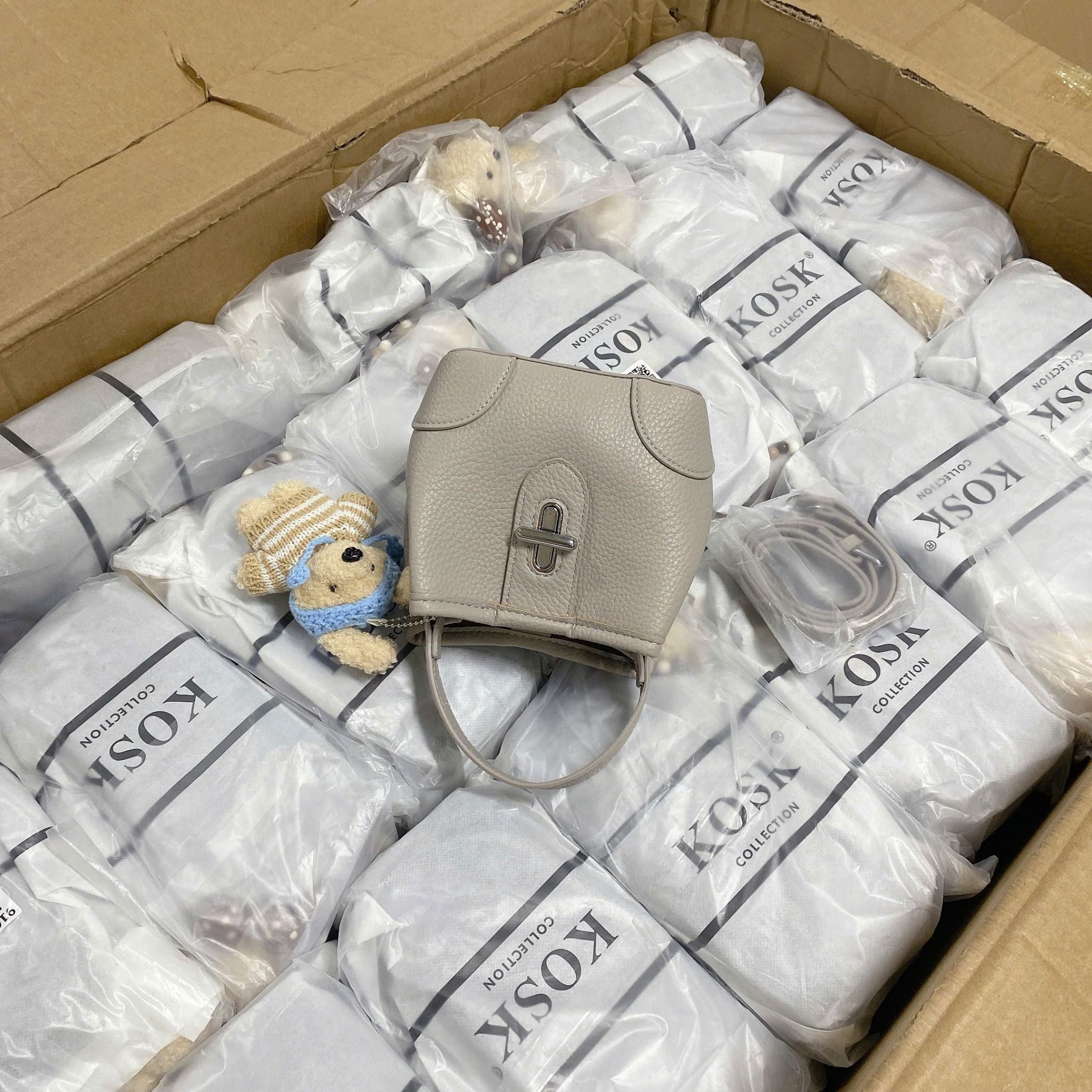  Túi khoá xoay bản mới tặng kèm charm nữ 