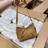  Túi xách nữ tote bản to da lộn đeo chéo tặng charm thỏ 