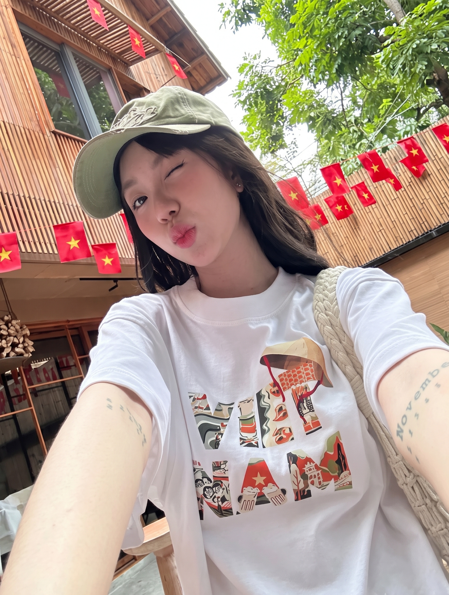  Áo thun unisex Hello Việt Nam 