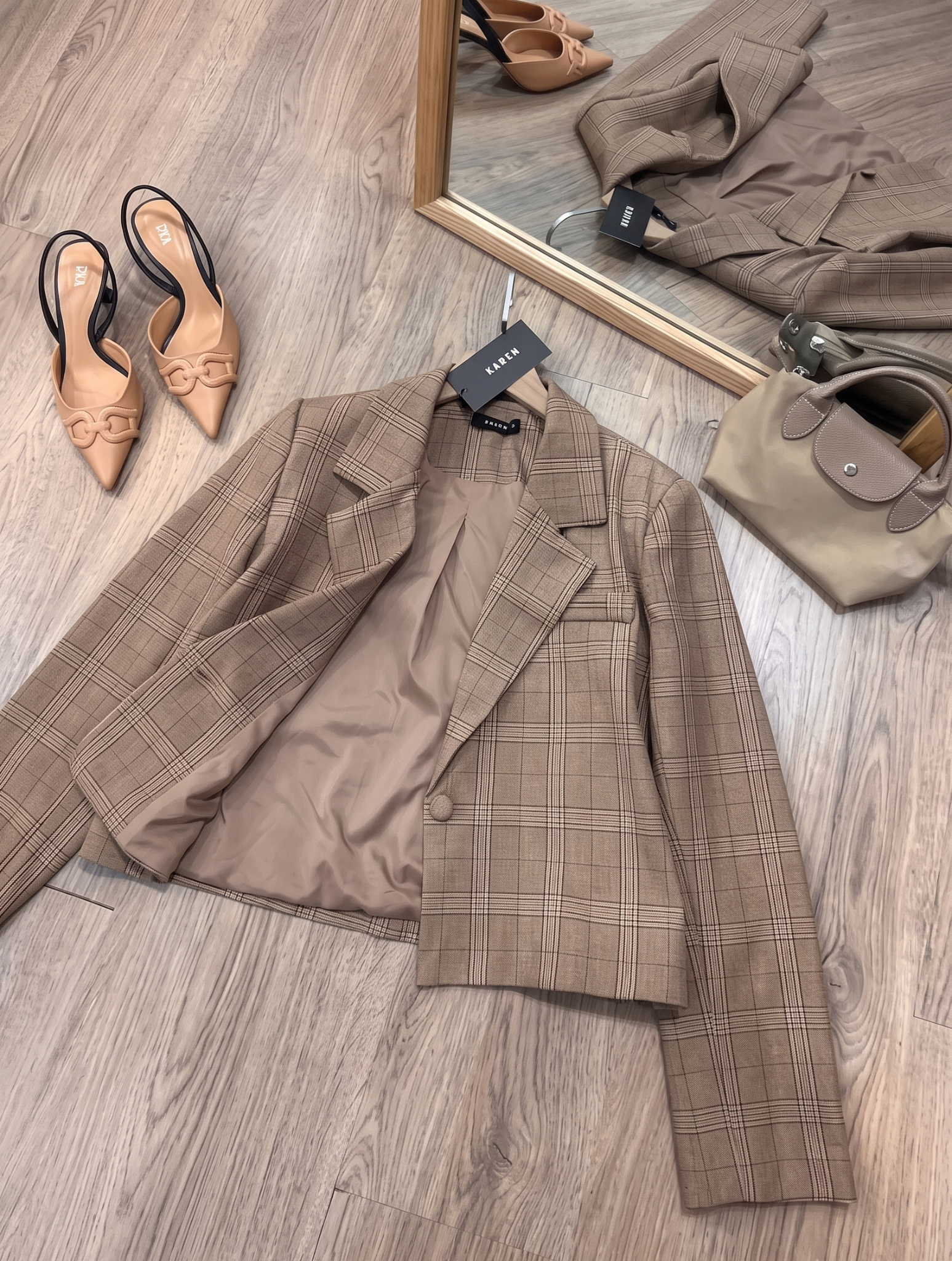  Áo blazer vest nâu ngang eo nữ 