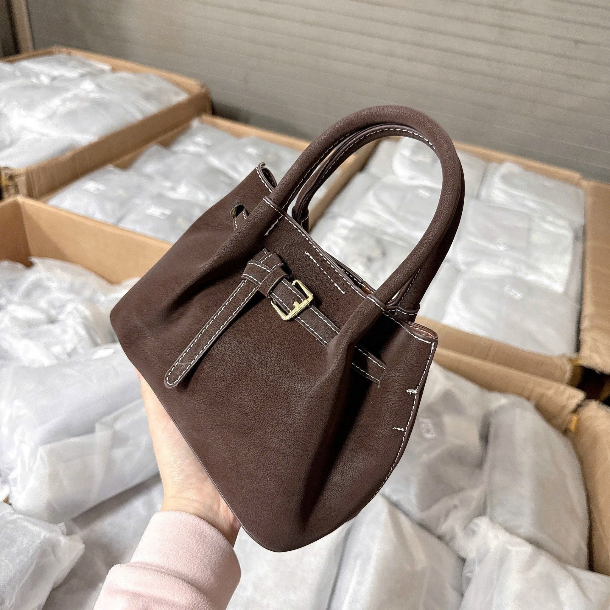  Túi xách nữ bucket da lộn đeo chéo tặng charm Thỏ 