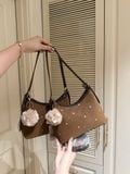  Túi xách nữ form mềm da lộn họa tiết chấm bi kèm charm bông 