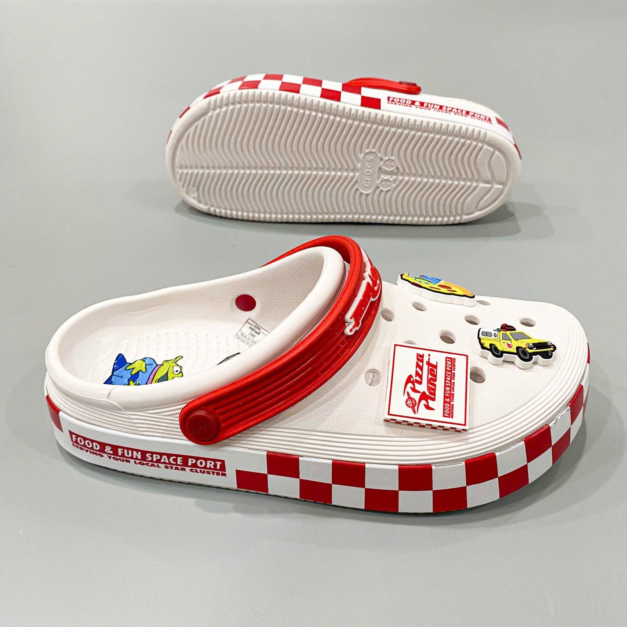  Dép sục Dinas Off Court Toy Story Pizza Planet nam nữ 