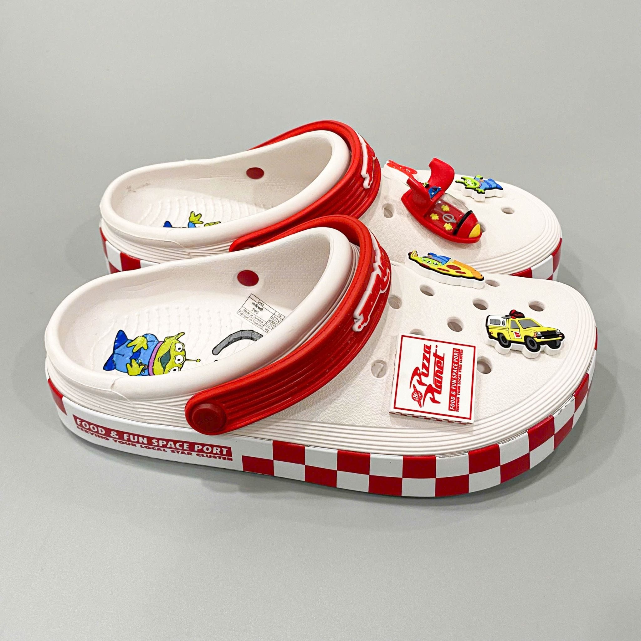  Dép sục Dinas Off Court Toy Story Pizza Planet nam nữ 