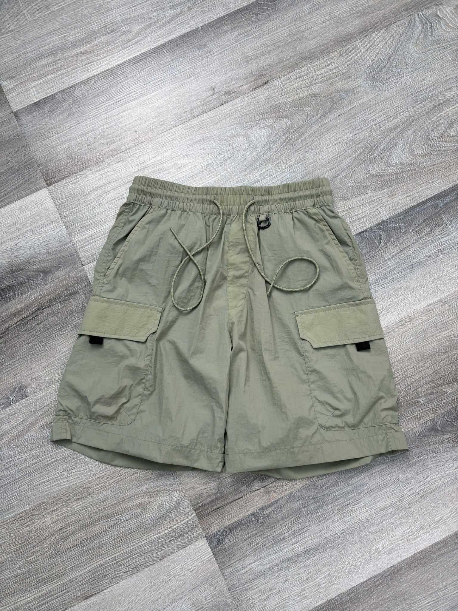  Quần short vải dù nam 