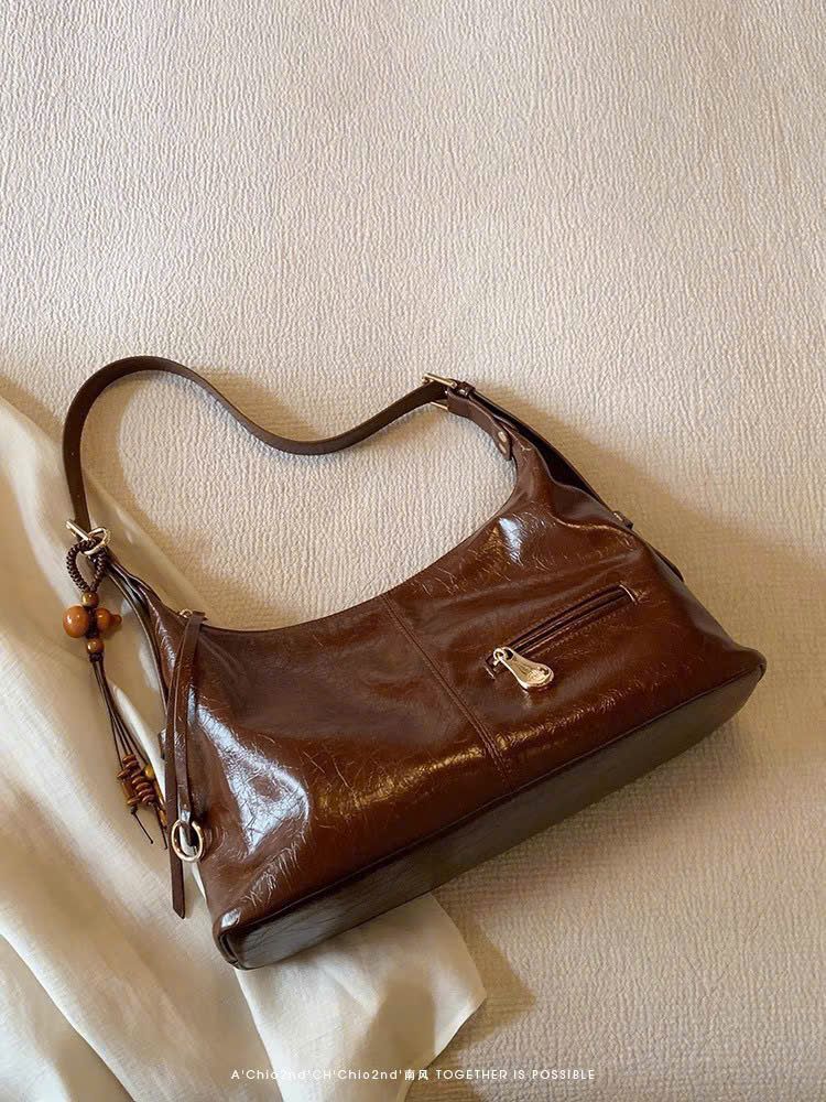  Túi xách chio2nd dáng kẹp da bóng mẫu mới 