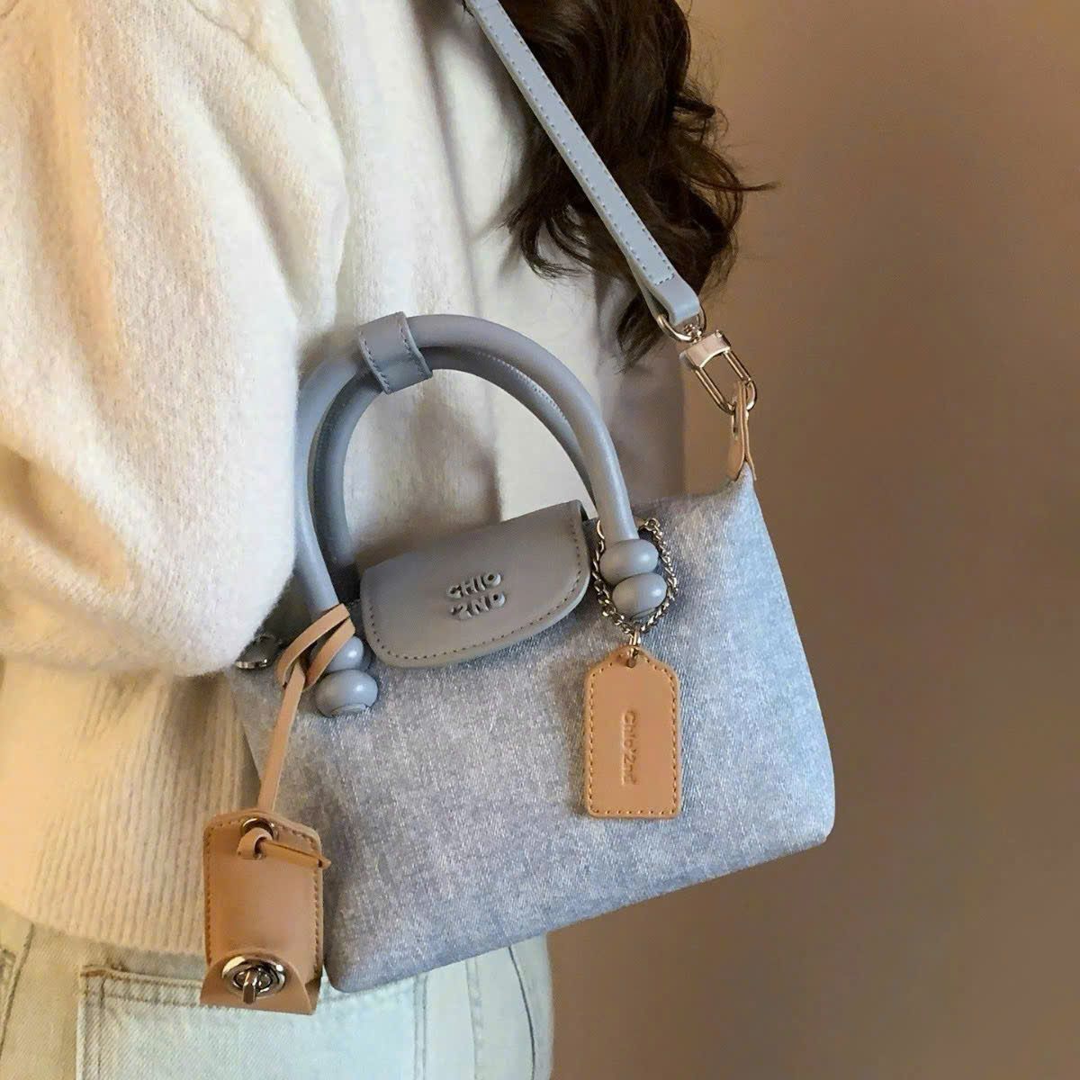  Túi xách chio2nd denim hai quai 