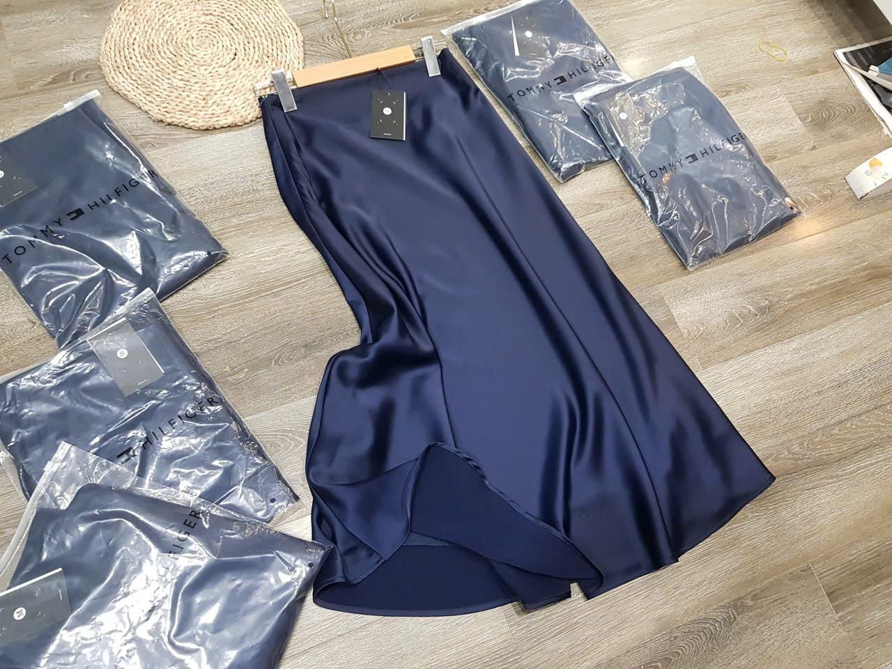  Chân váy lụa dáng đuôi cá navy nữ 
