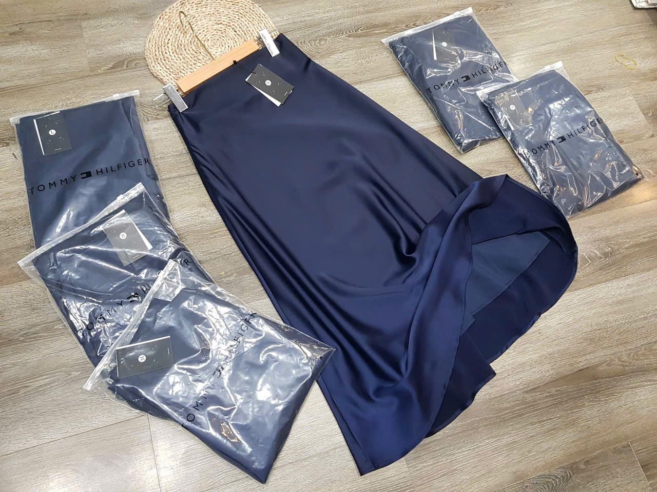  Chân váy lụa dáng đuôi cá navy nữ 