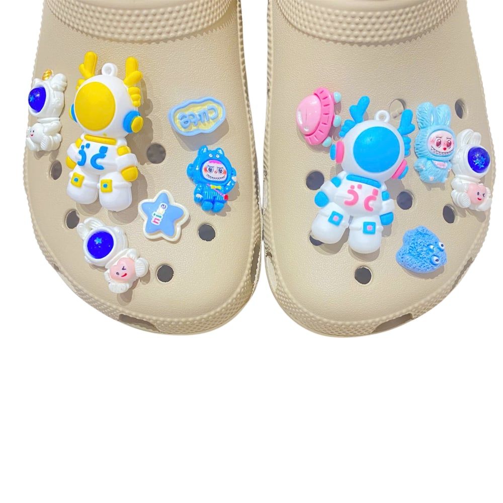  Set jibbitz charms sticker búp bê to nhỏ nhiều chủ đề gắn trang trí dép sục 