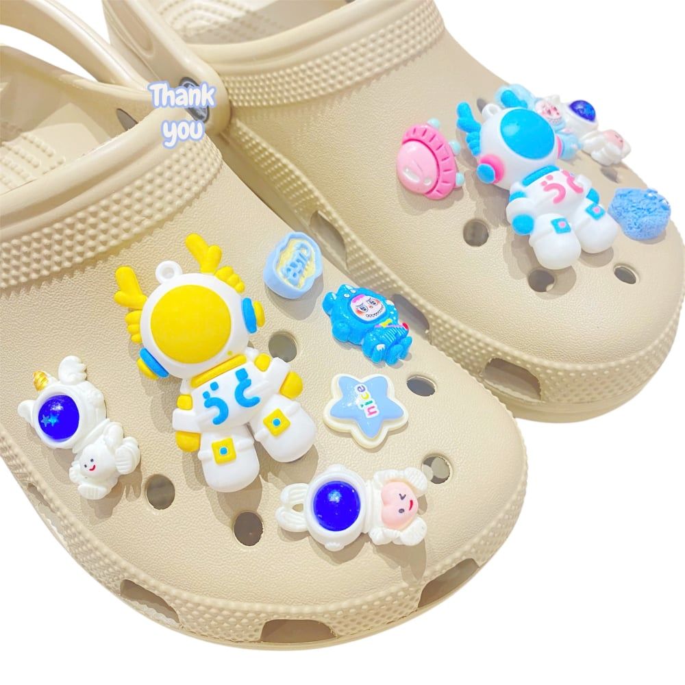  Set jibbitz charms sticker búp bê to nhỏ nhiều chủ đề gắn trang trí dép sục 