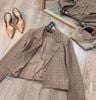  Áo Blazer vest Karen nâu mới 