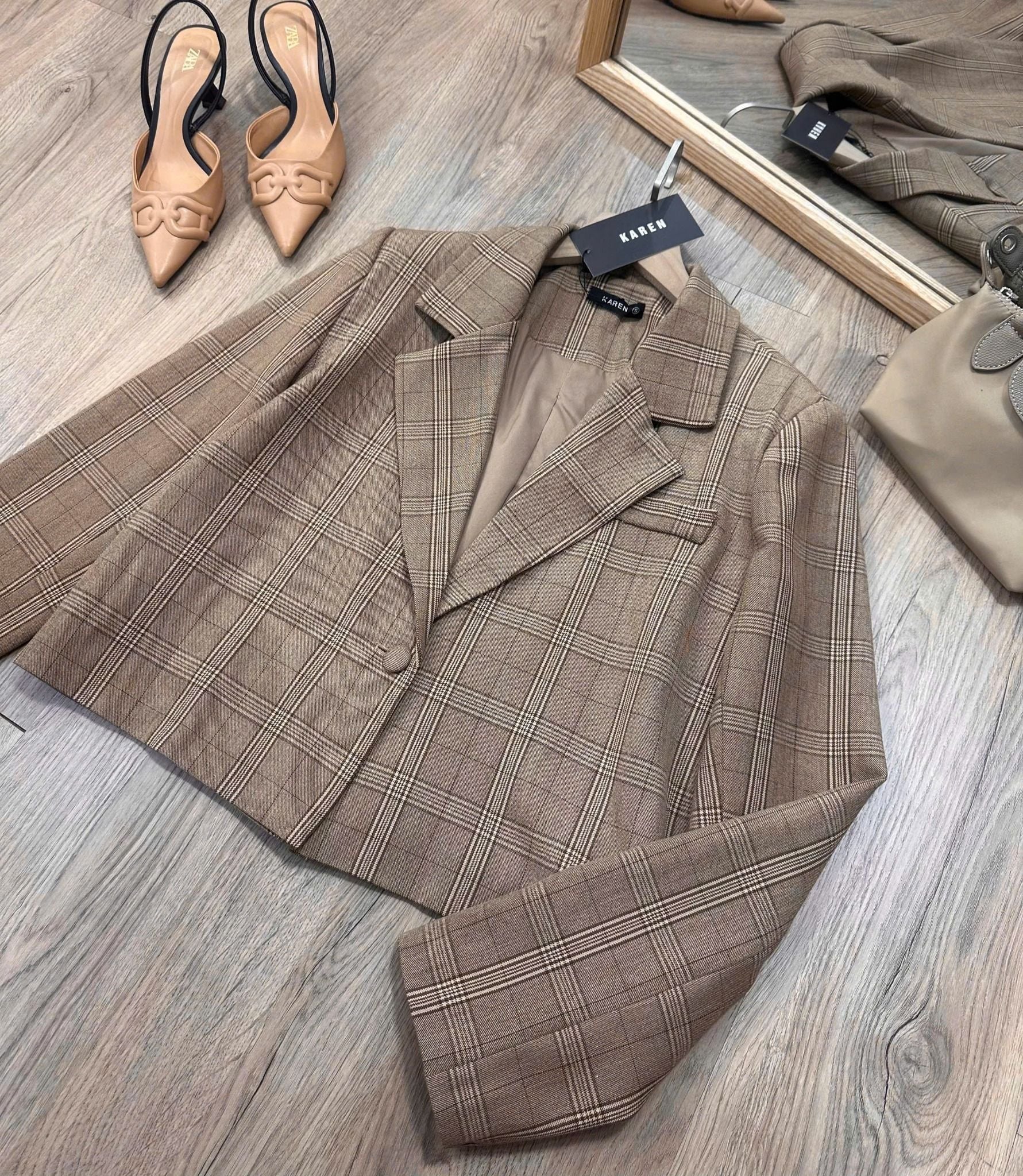  Áo blazer vest nâu ngang eo nữ 