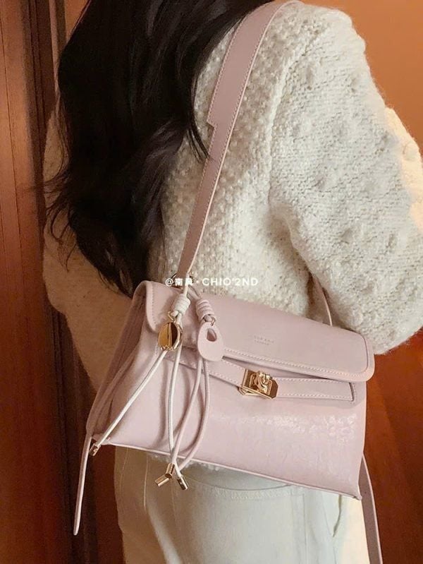  Túi xách nữ chio da mịn khóa kim loại 