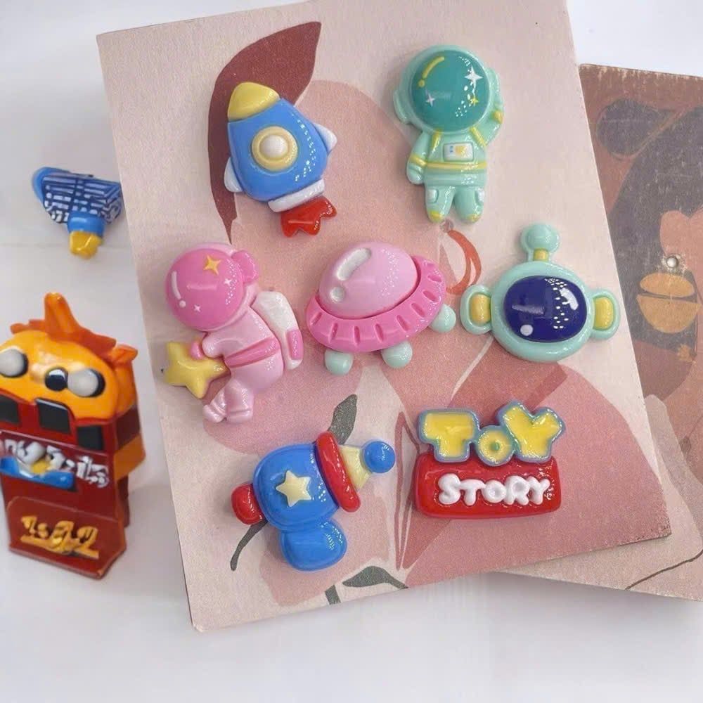  Jibbitz charms sticker 3D nhựa cứng phi hành gia, vũ trụ gắn trang trí dép sục cross 