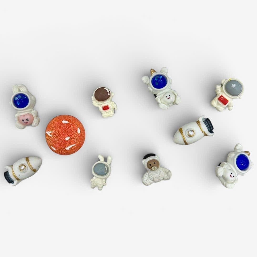  Jibbitz charms sticker 3D nhựa cứng phi hành gia, vũ trụ gắn trang trí dép sục cross 