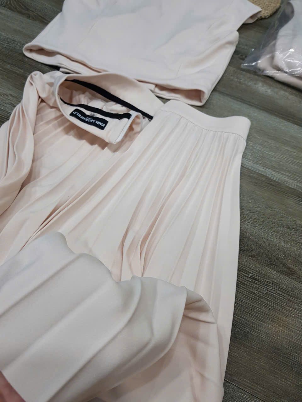  Set áo gile nữ, chân váy xếp li xịn 