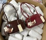  Túi Chio quai dài charm cún nâu nữ 