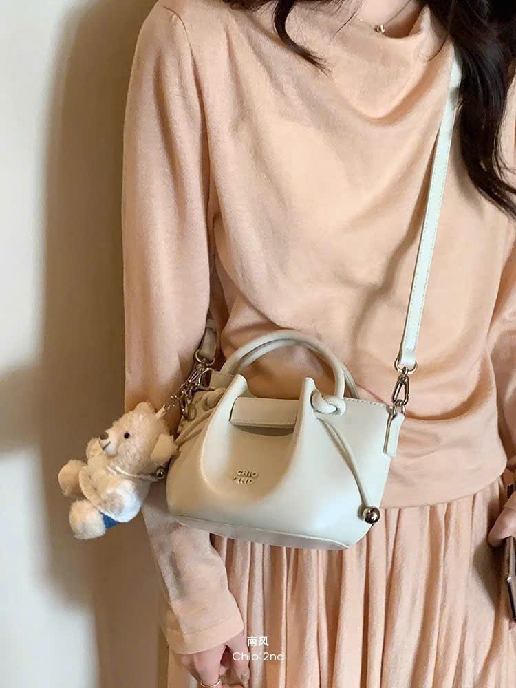  Túi Chio Trắng kèm gấu nữ 