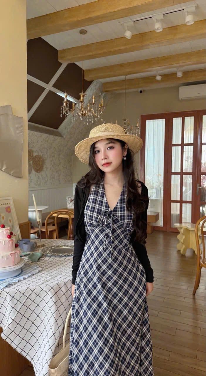  Đầm Nữ Mixi Caro Dáng Dài Cổ Yếm Kèm Áo Khoác 