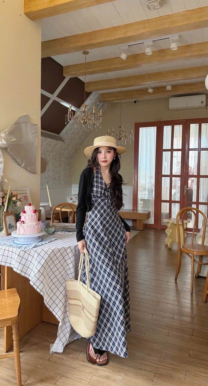  Đầm Nữ Mixi Caro Dáng Dài Cổ Yếm Kèm Áo Khoác 