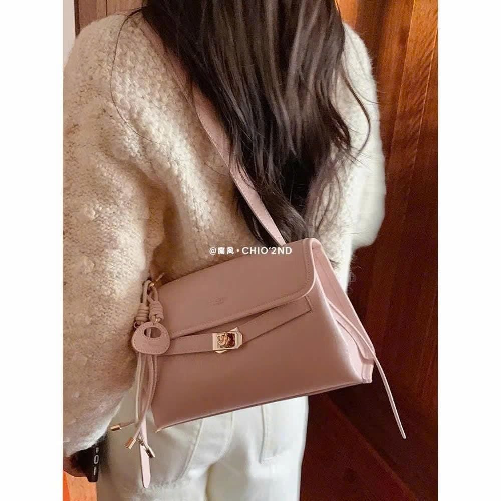  Túi xách nữ chio da mịn khóa kim loại 