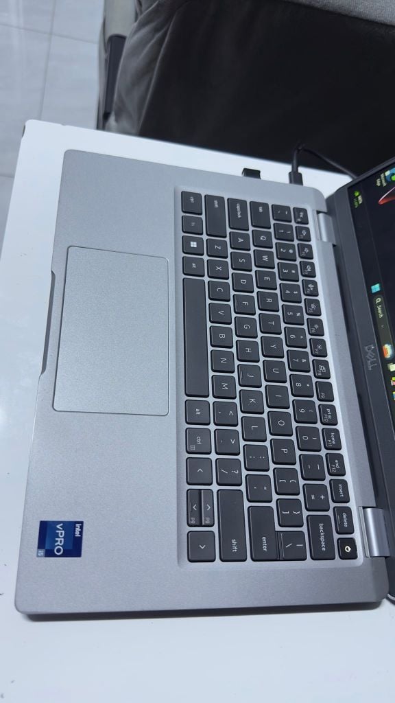 DELL LATITUDE 5330| Core i5-1245U| Ram 16Gb| Nvme 256Gb| 13.3 FHD| Key LED| Winows 10