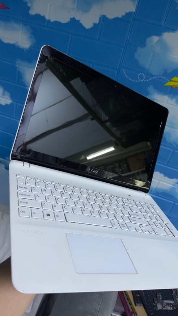 Sony Vaio SVF153B18N | Intel Core i5-4200U Ram 8GB| SSD 240GB 15.6 inch HD
