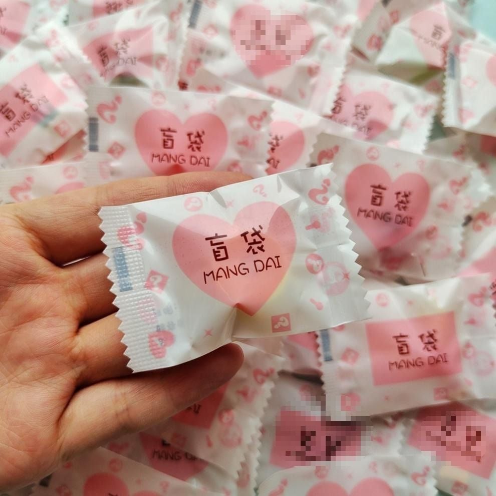  [ORDER] Đập hộp 100 túi mù được cho vào hộp hình thỏi son Lipstick và Cupcake 