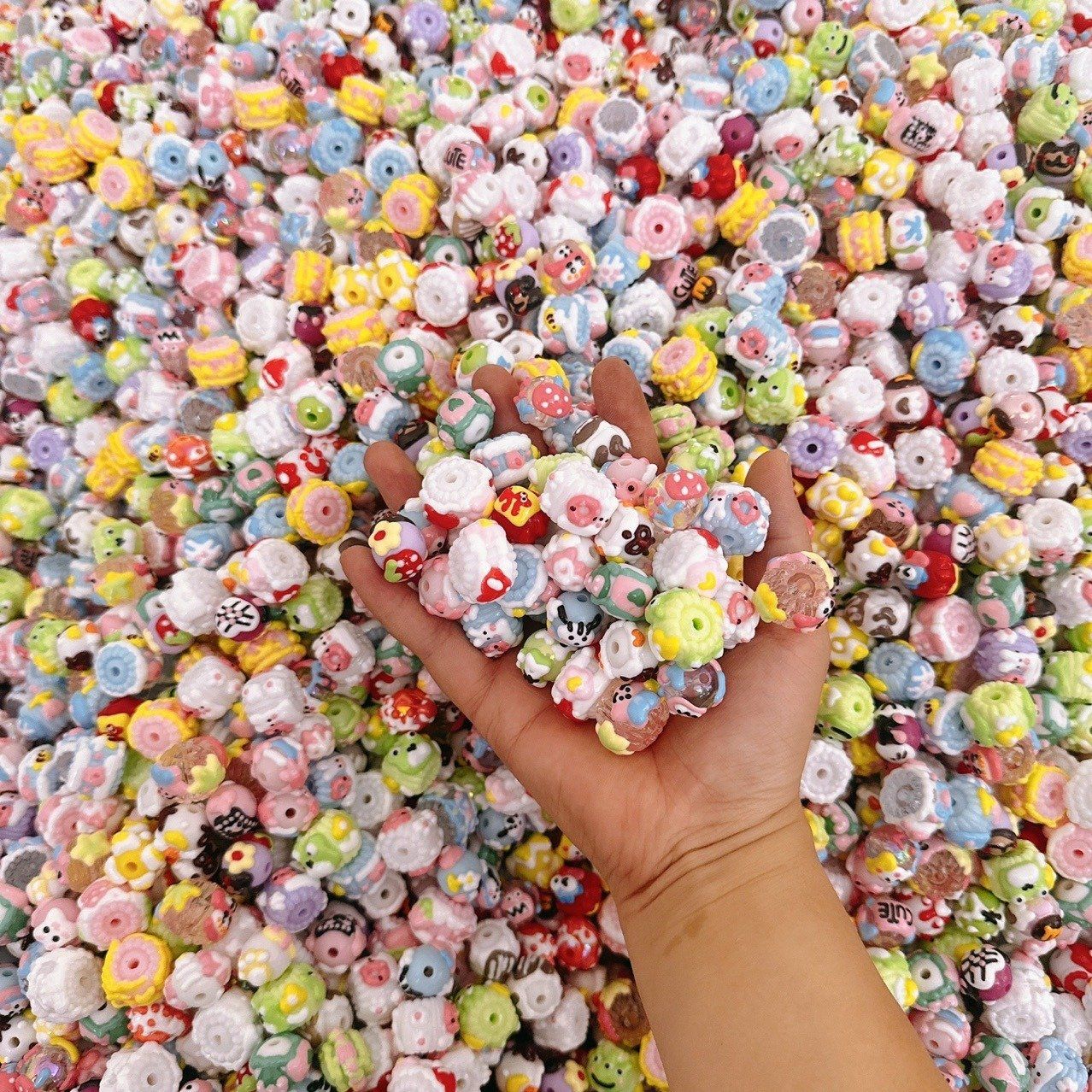  [ORDER] Đập hộp 100 túi mù được cho vào hộp hình thỏi son Lipstick và Cupcake 