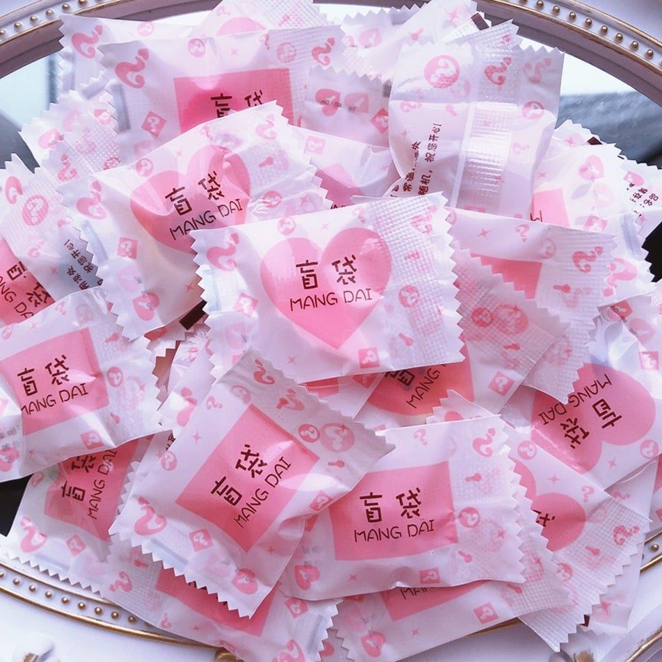  [ORDER] Đập hộp 100 túi mù được cho vào hộp hình thỏi son Lipstick và Cupcake 