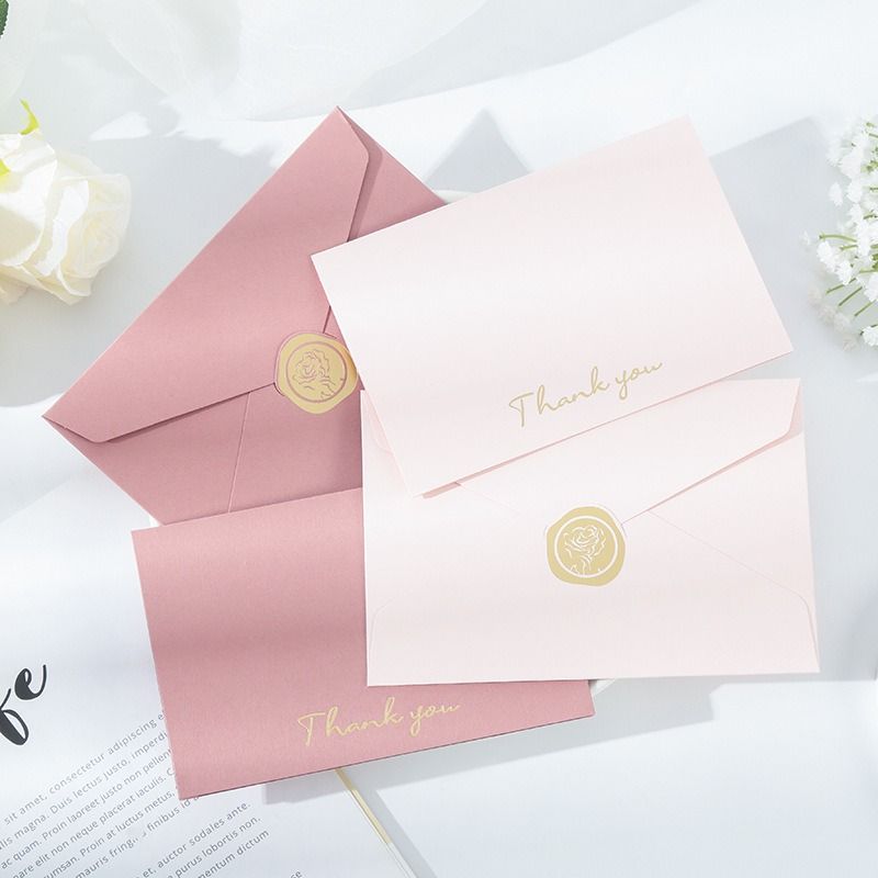  [GIAO HÀNG 7-25 NGÀY] 50 Phong bì kèm nhãn dán Niêm Phong 16*11.7cm màu hồng dùng đựng thiệp chúc mừng, Thiệp Mời Đám Cưới Đính Hôn Lãng Mạn Q1741 