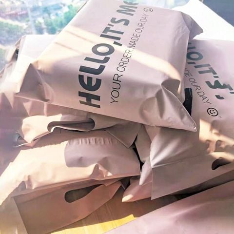  [GIAO HÀNG 7-25 NGÀY] Classy Cuộn 100 Túi niêm phong dán miệng có quai xách đóng gói thư, đóng gói hàng vận chuyển bì nilon - bao ngoài bì thư bảo quản tài liệu T1866 