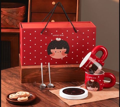  Cốc Sứ Giữ Nhiệt Hình Cô Gái & Quả Táo – Bộ Quà Tặng Sang Trọng  PK250031 [HÀNG ORDER 5-7 NGÀY | ÁP DỤNG ĐƠN TỪ 2 TRIỆU | CÓ THỂ IN LOGO] 