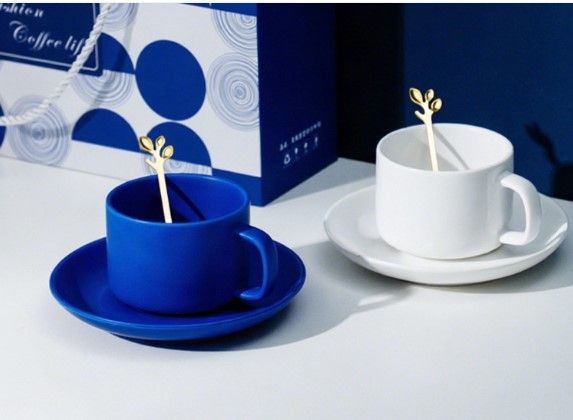  Bộ Tách Cà Phê Đĩa Sứ Màu Xanh Klein – Quà Tặng Doanh Nghiệp Cao Cấp PK250053 [HÀNG ORDER 5-7 NGÀY | ÁP DỤNG ĐƠN TỪ 2 TRIỆU | CÓ THỂ IN LOGO] 