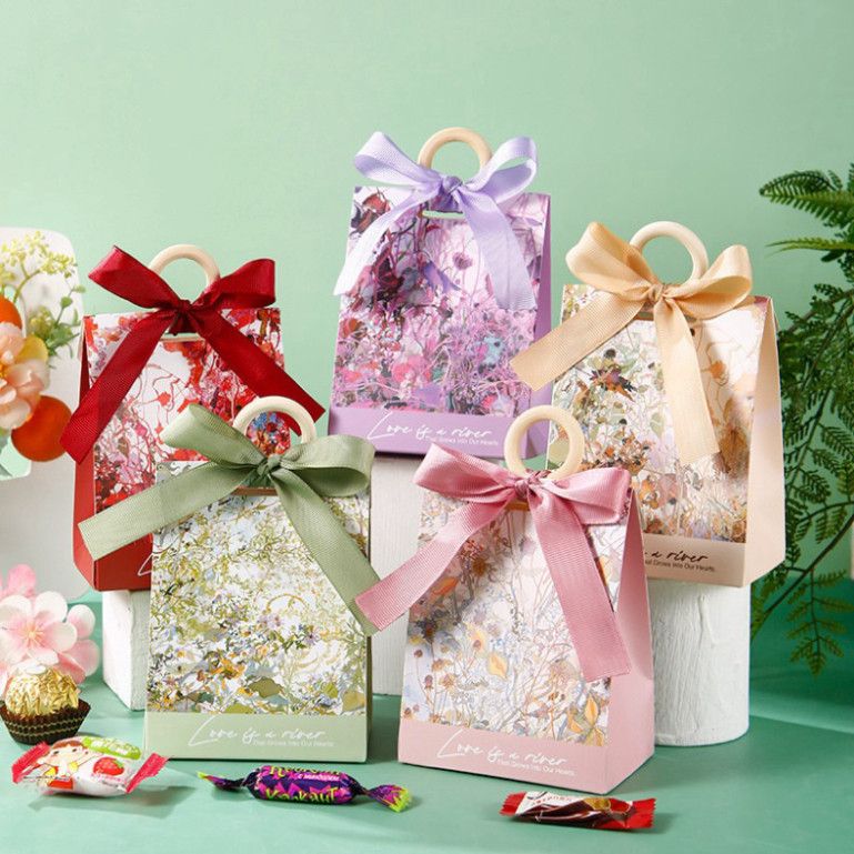  ```Hộp quà tặng Classy dạng hình lục giác, họa tiết vintage, quai cầm nhựa hoặc da, mã Q907``` 